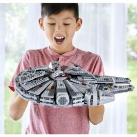[3-5 Day Ship] LEGO Star Wars: Millennium Falcon (75105)