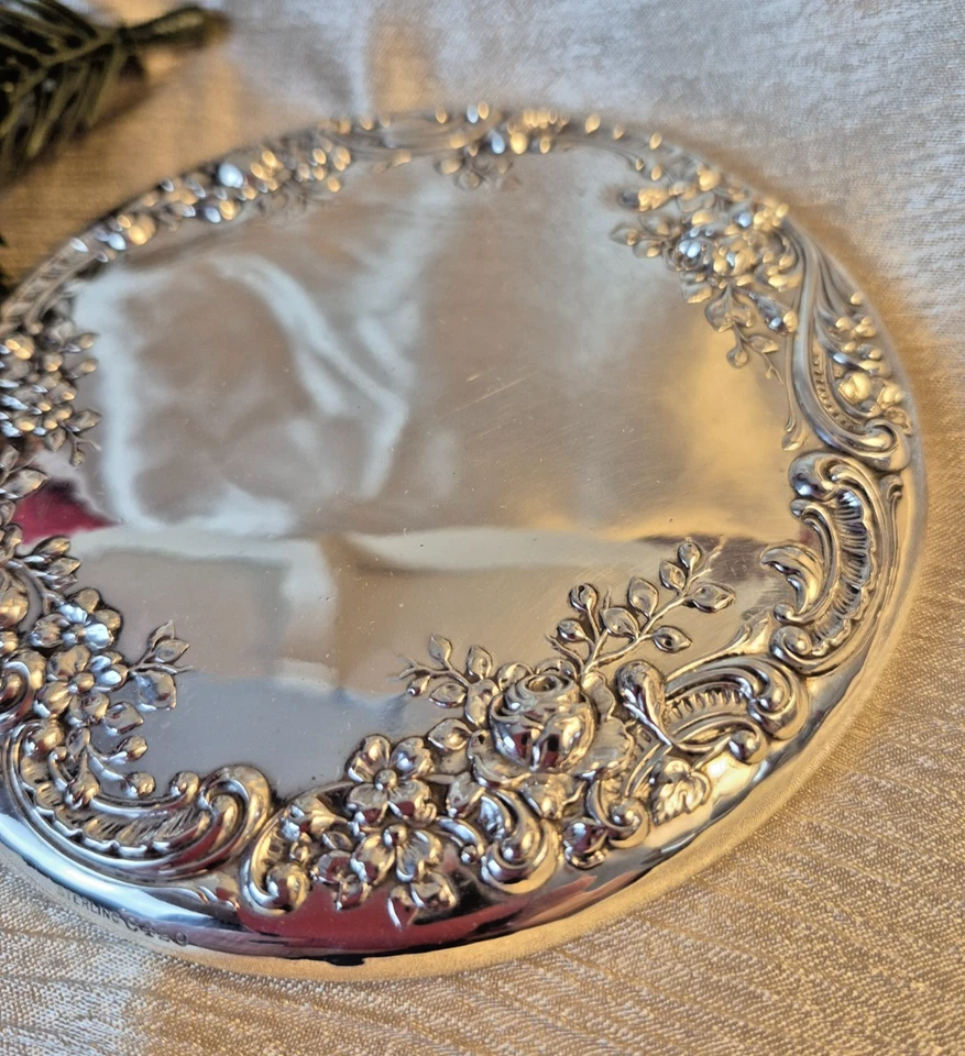 Antiguo espejo de mano de plata de ley diseño floral detallado alrededor del marco como nuevo Foto 4 de 4