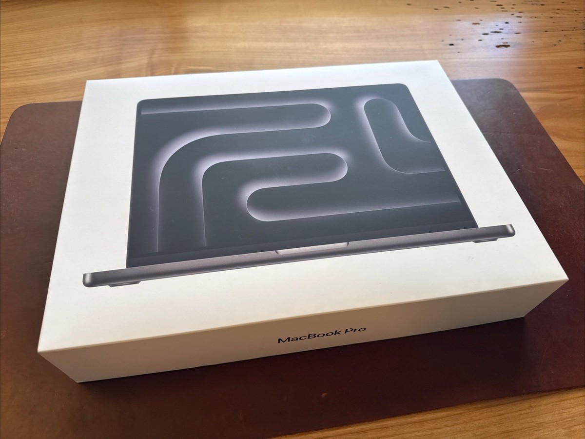 New Apple MacBook Pro 14in - M5 Max 18C CPU / 36C GPU - 36GB 2TB
