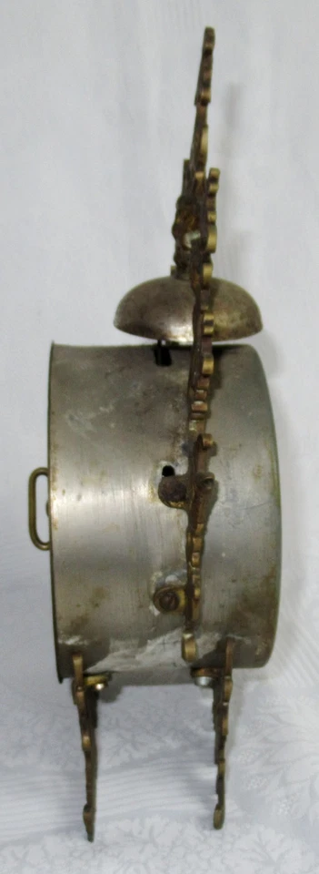 Ancien rare réveil mécanique décorations en bronze marque réveil perfectionné - Photo 4/4