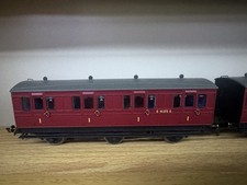 Hornby 6 Wheel Maroon Carriages - Full Set Of 5