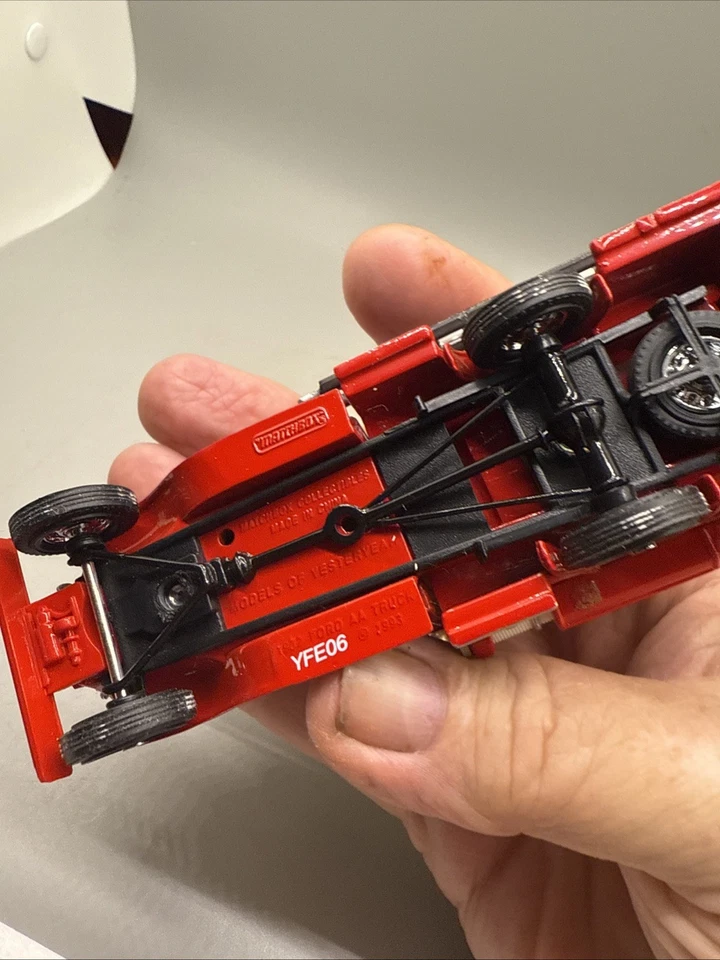 Литой под давлением металл пожарная машина Ford AA YFE06 1932 года в масштабе 1:34 со спичечный коробок модели прошлых лет - Изображение 4 из 4