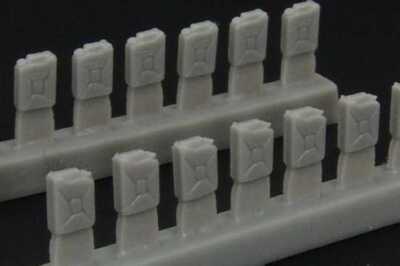 Brengun Models 1/144 GERMAN FUEL CANS Resin Set