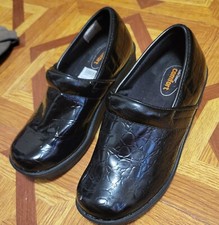 Safe-T-Step Comfort work shoes, women's size 5 Black Embossed
