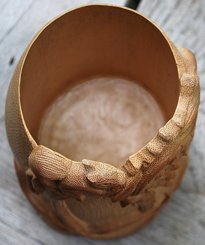 TAZZA IN LEGNO intagliata a mano vintage SQUIRREL & UVE base ad anello incredibile! FORESTA NERA - Foto 11 di 24