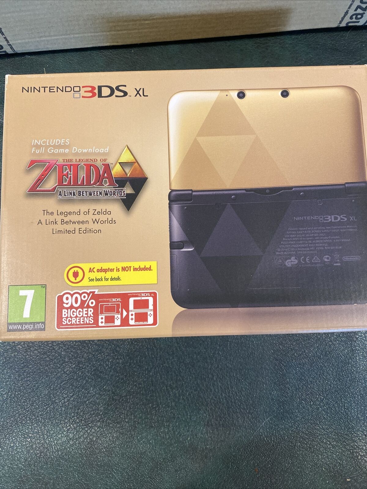 Nintendo 3DS XL Gold/Black - Limited Edition Bundle with The Legend of  Zelda: A Link Between Worlds