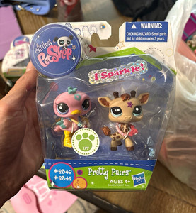 Hasbro Littlest Pet Shop Pretty Pairs "I Sparkle!" LPS #2348, 2011, 4+