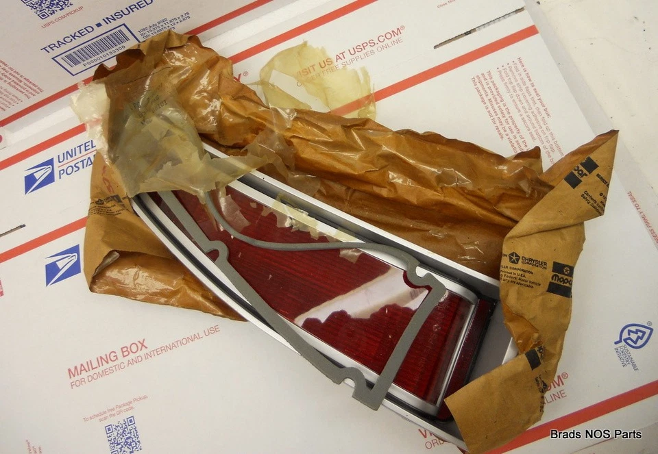 Nuevo de Lote Antiguo Mopar 1974-1977 Plymouth Gran Fury Station Wagon LENTE COLA IZQUIERDA pn 3780707 Foto 2 de 2