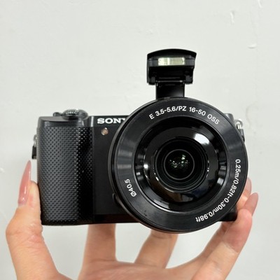 Sony Alpha a5000 Mirrorless Digital Camera w、16-50mm Lens Black