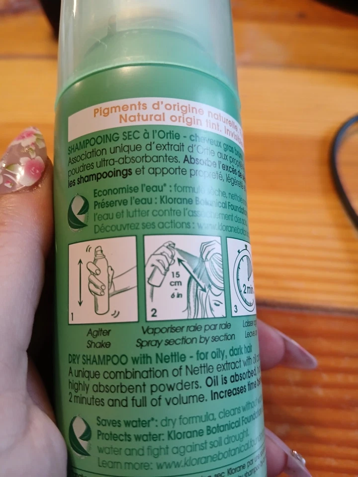 Champú seco Klorane tinte para cabello oscuro control de aceite de ortiga cuero cabelludo graso 3,2º Foto 3 de 4