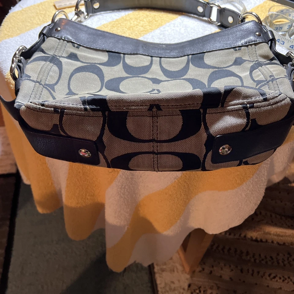 Bolso de hombro mediano Coach negro Signature de lona Foto 4 de 4