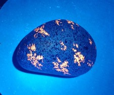 Fluorescent Sodalite  Yooperlite   A Bright Stone 3.6 ounces
