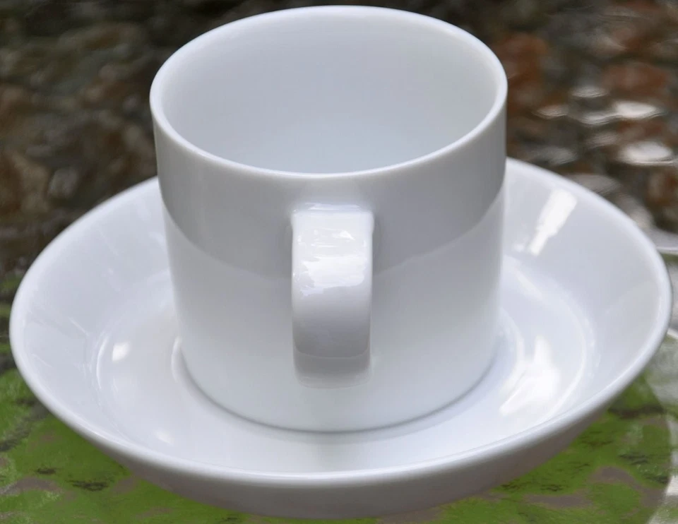 Lot of Crate & Barrel VERGE White Espresso Cups and Saucer Plates 7 pcs. 217-492 - Image 4 of 4
