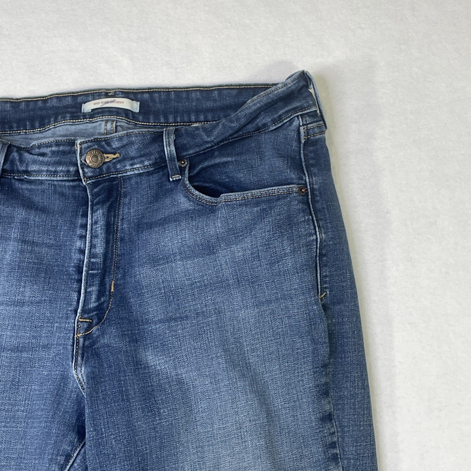 Levi's Mid Rise Skinny Women's 16M Blue Jeans Medium Wash (32x29) thumbnail 2