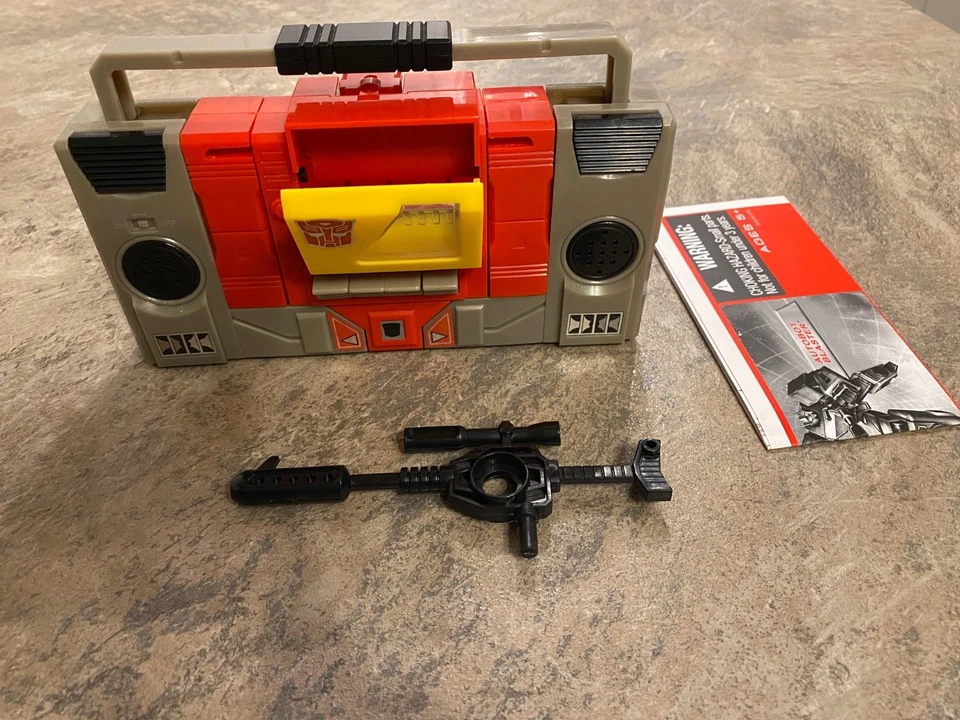 Transformers G1 Blaster Mint New Complete Platinum Edition Intel Ops Hasbro - Image 3 of 4