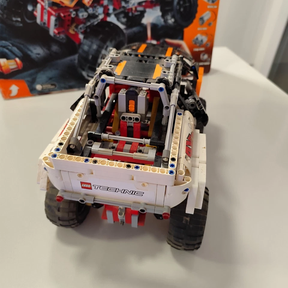 LEGO Technic 9398 4 x 4 Crawler, foto 4 di 5
