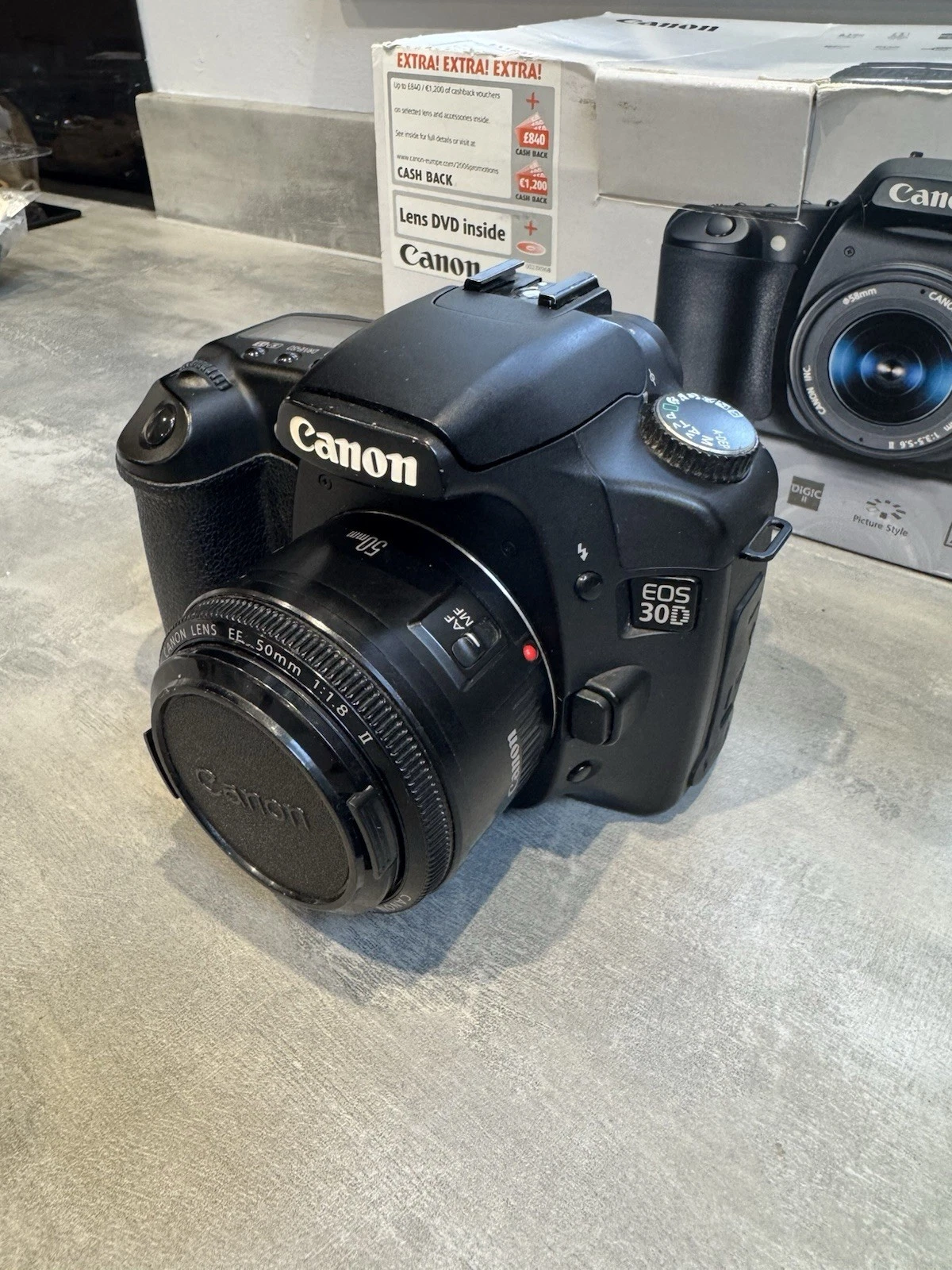 Canon EOS 30D DSLR Camera EE 50mm 1:1.8 II Lens Charger Batteries Good Condition 2