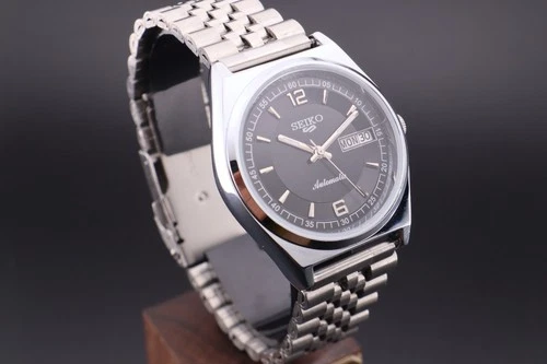 Vintage Seiko 5  Automatic 6309A Men's Wrist Watch, Day / Date- Japan Made