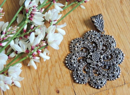 Pendentif Breton Ancien 'À Ma Vie' - Métal Argenté - Bijou Celtique Vintage - Occasion