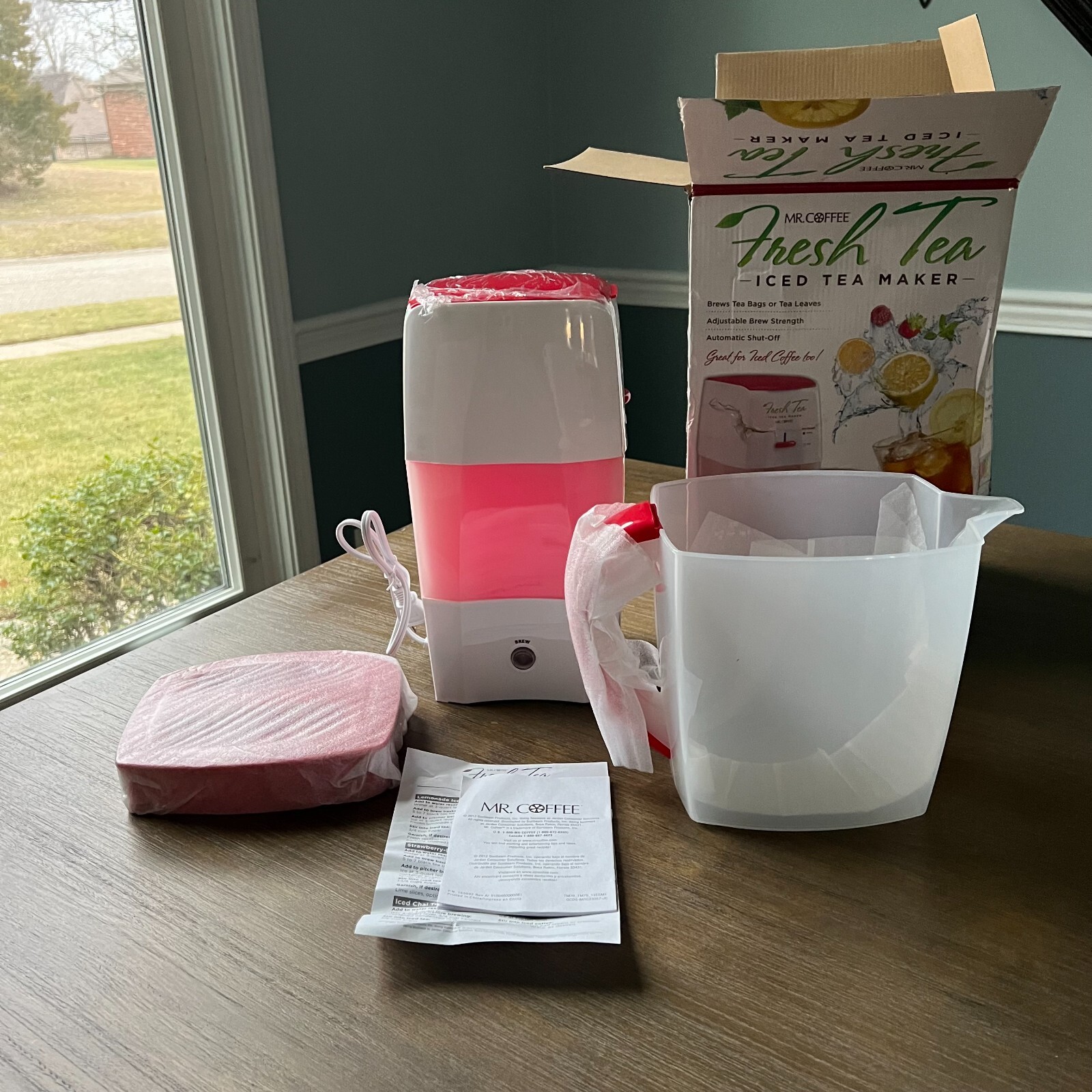 Mr Coffee 3Quart Fresh Tea Iced Tea Maker with Pitcher Red TM75RS NIB