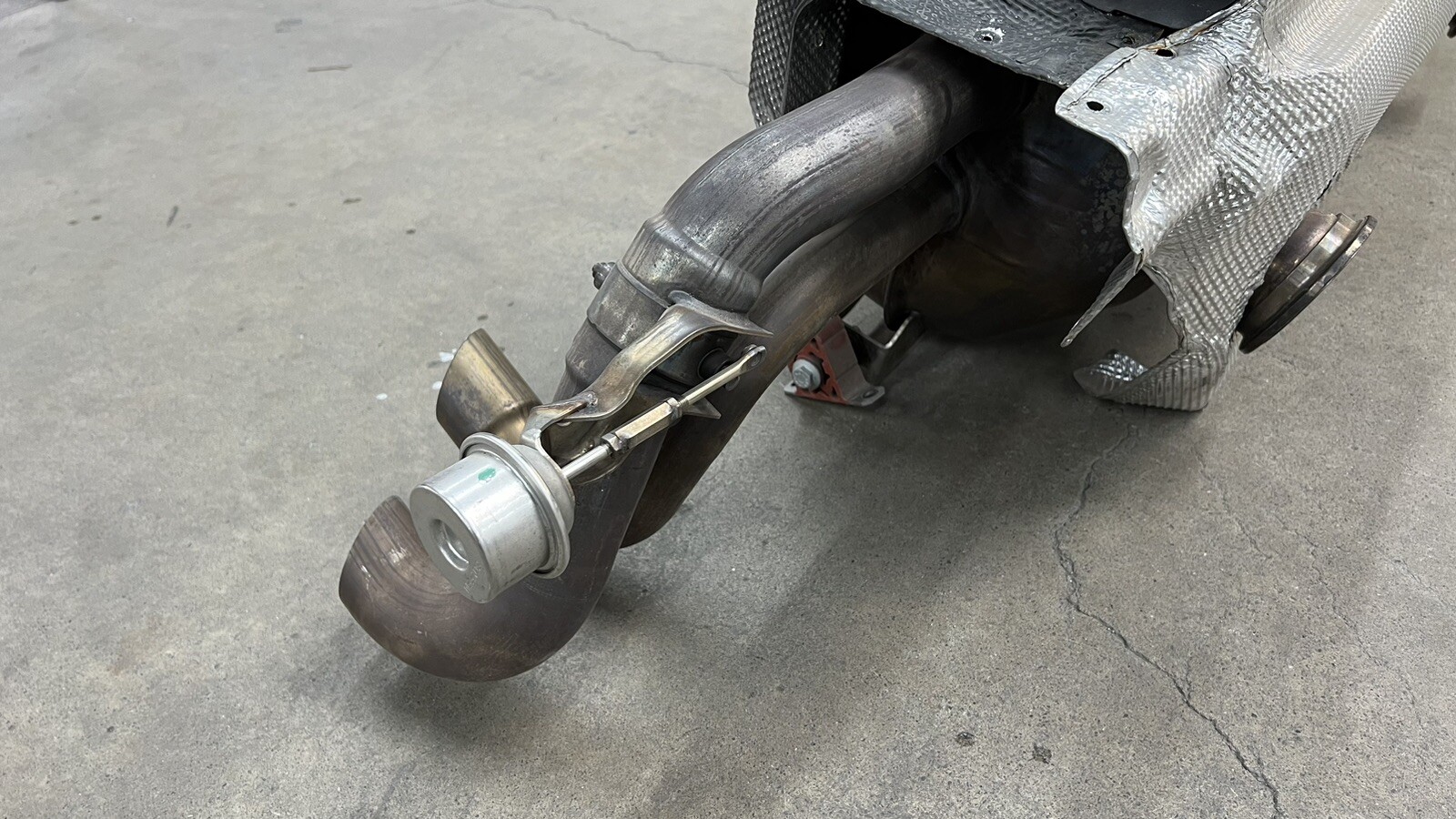 LAMBORGHINI HURACAN OEM STOCK FACTORY EXHAUST MUFFLER 