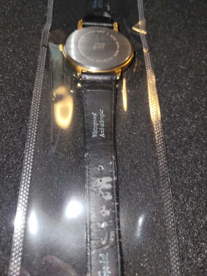 Collezio Ladies Watch White Pearlized Dial Oval Gold Tone Case  New Battery  - Image 4 of 4