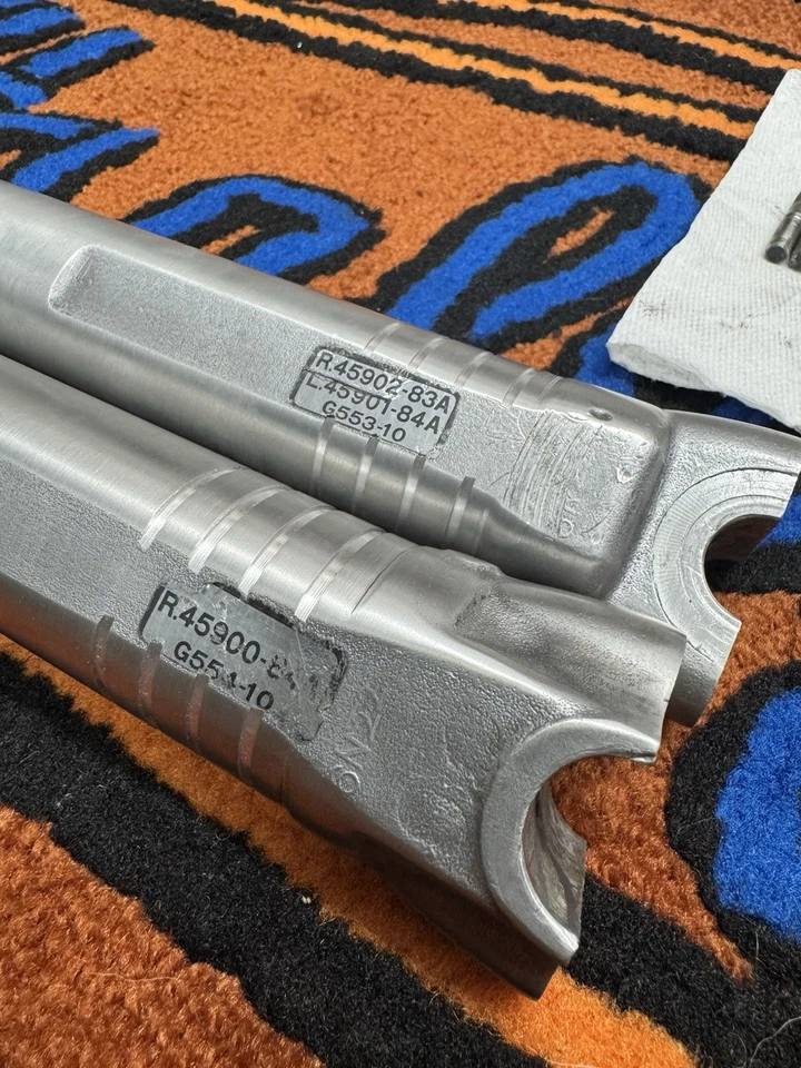 Horquillas inferiores Harley Davidson XR1000 - afeitadas - como nuevas - 45902-83A Foto 4 de 4