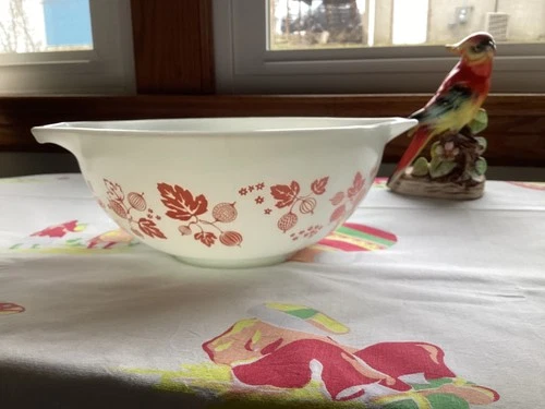 Pyrex 443 Pink Gooseberry Cinderella Bowl