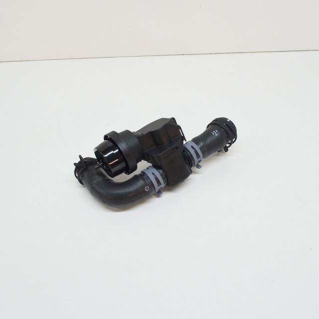MERCEDES BENZ CLA 180 C117 Coolant Water Valve Pipe A2702001600 for