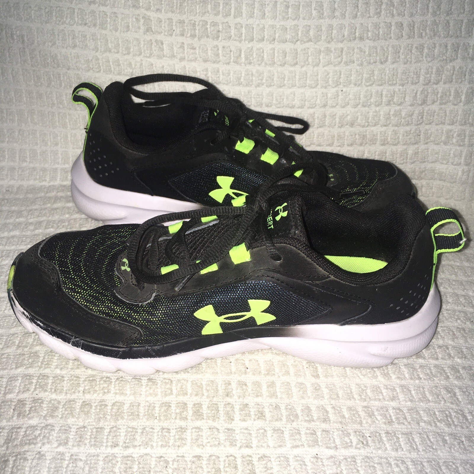 Under Armour Charged Assert 9 Navy Yellow Size 6Y… - image 6