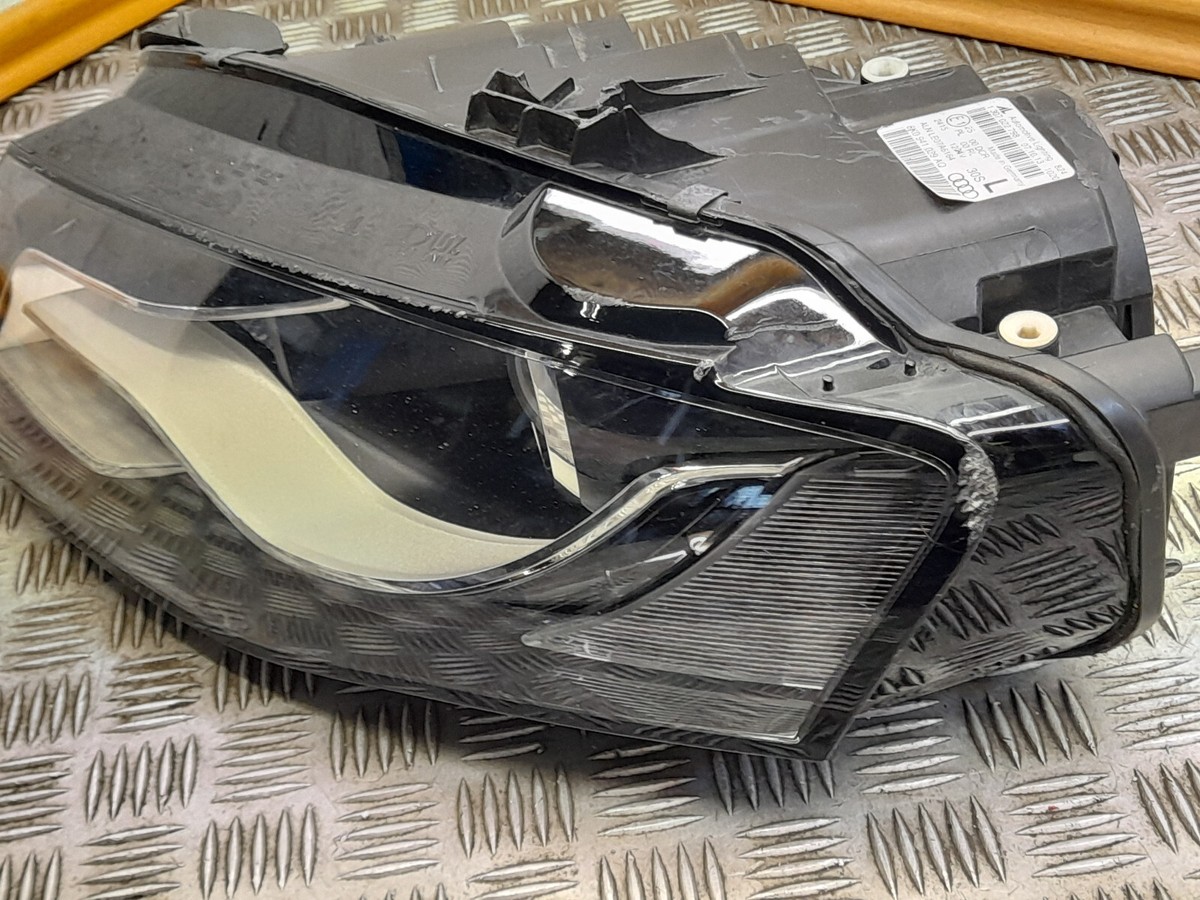 Audi A4 B8 Headlight Xenon Left 8K0941029AQ Damaged Please Note 