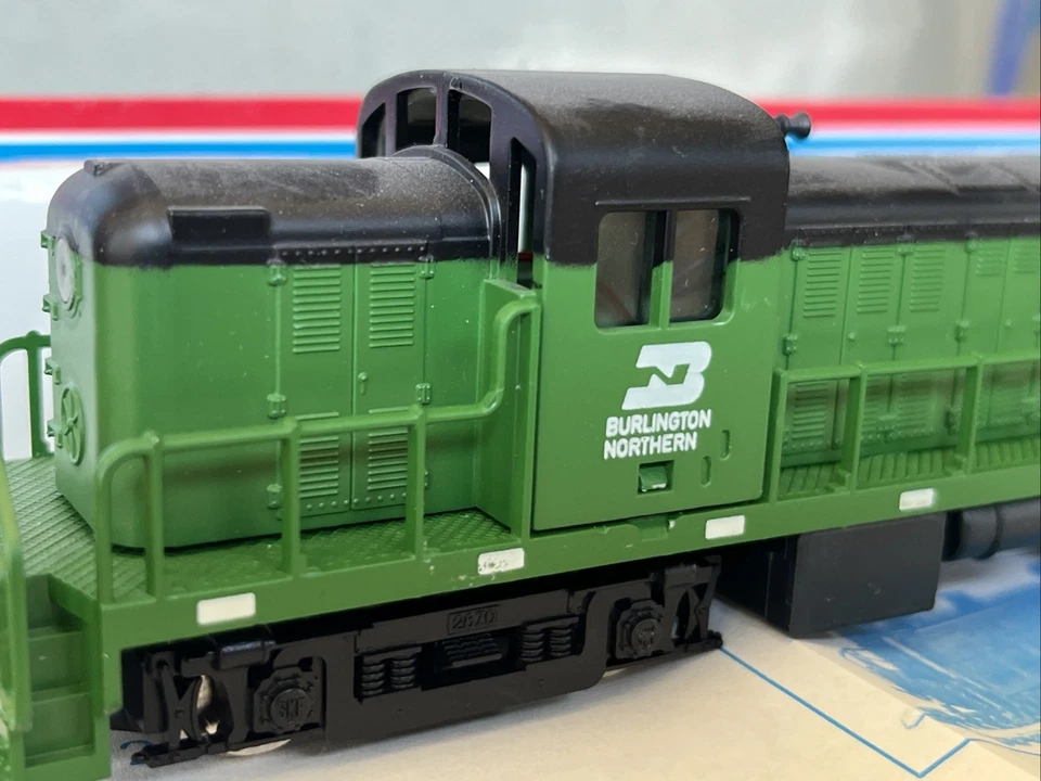 HO Scale Model Power ALCO RS-2 Diesel Locomotive Burlington Northern 4052 - 6844 - Image 2 of 4