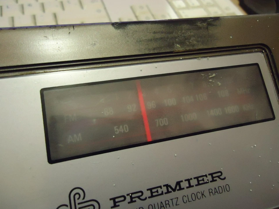 Premier F-212. 2 Band Quartz Clock Radio vintage España - Image 4 of 4