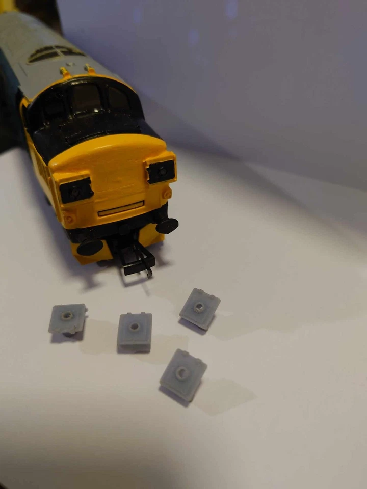 A.B.M. DESIGNS AND SUPPLIES Triang/Hornby Early Ringfield Class 37 Domino split Headcode conversion X 4