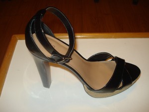 mossimo black platform sandals