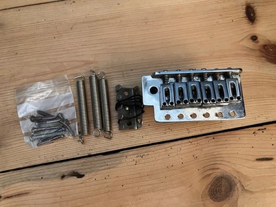 Squier Bullet Strat by Fender Gitarre Tremolo Einheit Brücke 2007