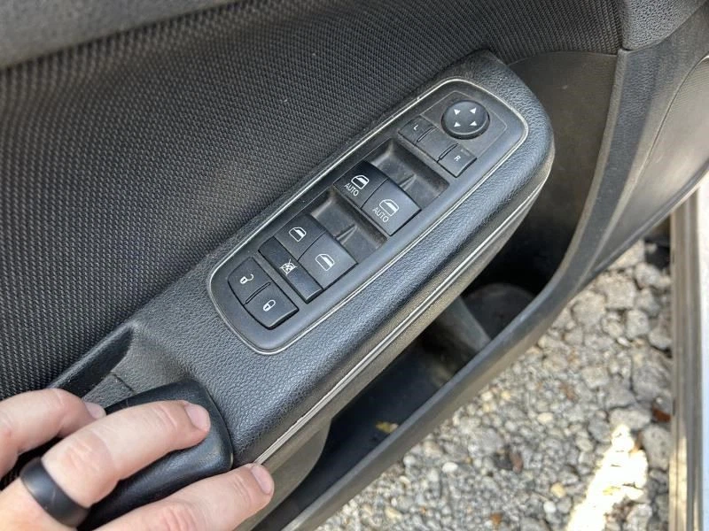 CHARGER   2015 Fuse Box Cabin 104685349 - Image 3 of 4