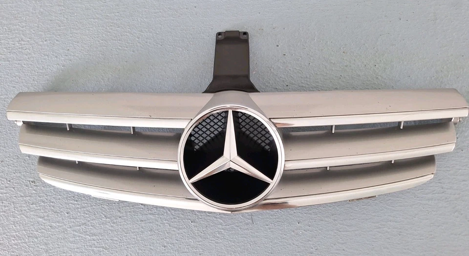 03 MERCEDES W209 CLK CLK350 CLK500 FRONT BUMPER GRILL GRILLE SILVER CHROME OEM - Image 3 of 4