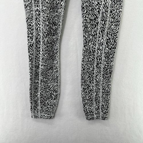 Athleta XS Ultimate Stash High Rise Textured 7/8 Tight - Picture 3 of 11