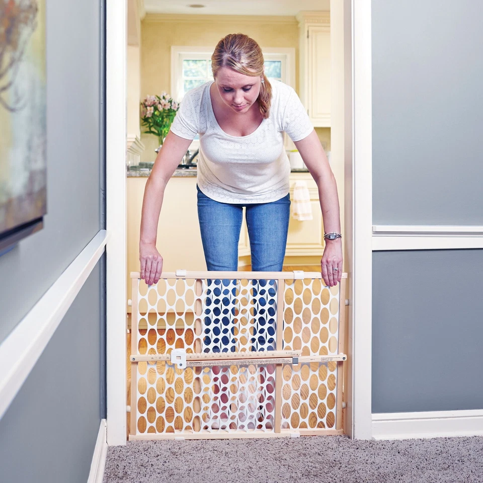 Puerta de seguridad para bebés de 26,5"-42" de ajuste rápido de malla de madera puerta de montaje a presión ajustable Foto 3 de 4