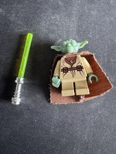 LEGO® Star Wars™ Yoda Minifigur – klassisch – mit Stoffumhang & Lichtschwert