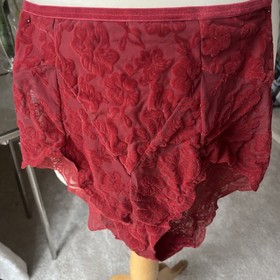 Triumph Rococo non wired Lace bra  Lingerie 34B + uk 10 BNWT