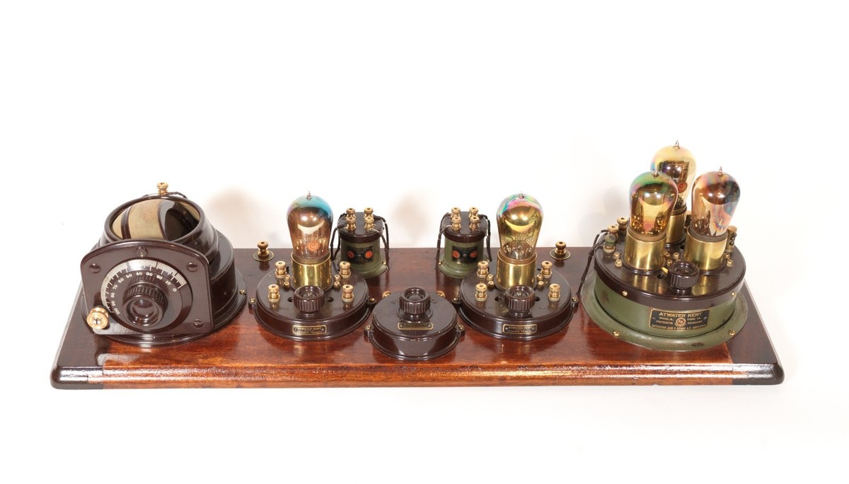 Stunning 1923 Atwater Kent Model 7 Breadboard Radio w/BBT Rainbow