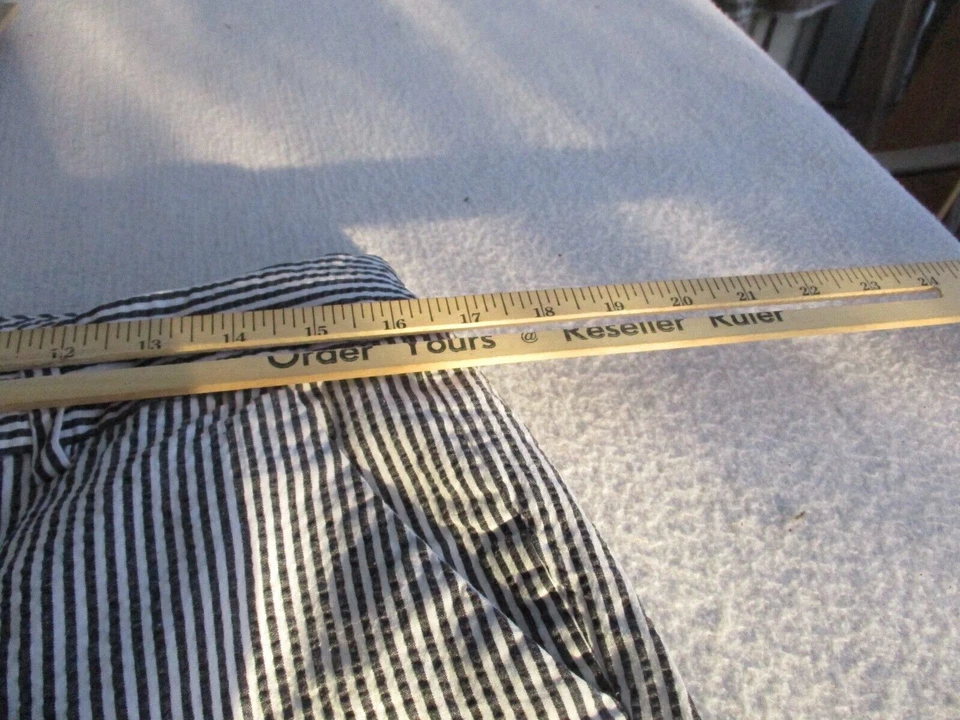 Womens Daisy Fuentes Moda striped shorts sz 12 - Image 2 of 4