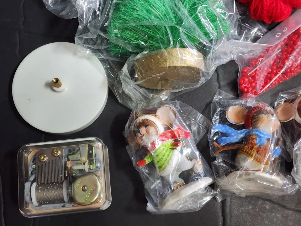 Plastic canvas kit Winter Wonderland Mary Maxim 27383 Mice sisal tree music box - Image 3 of 4