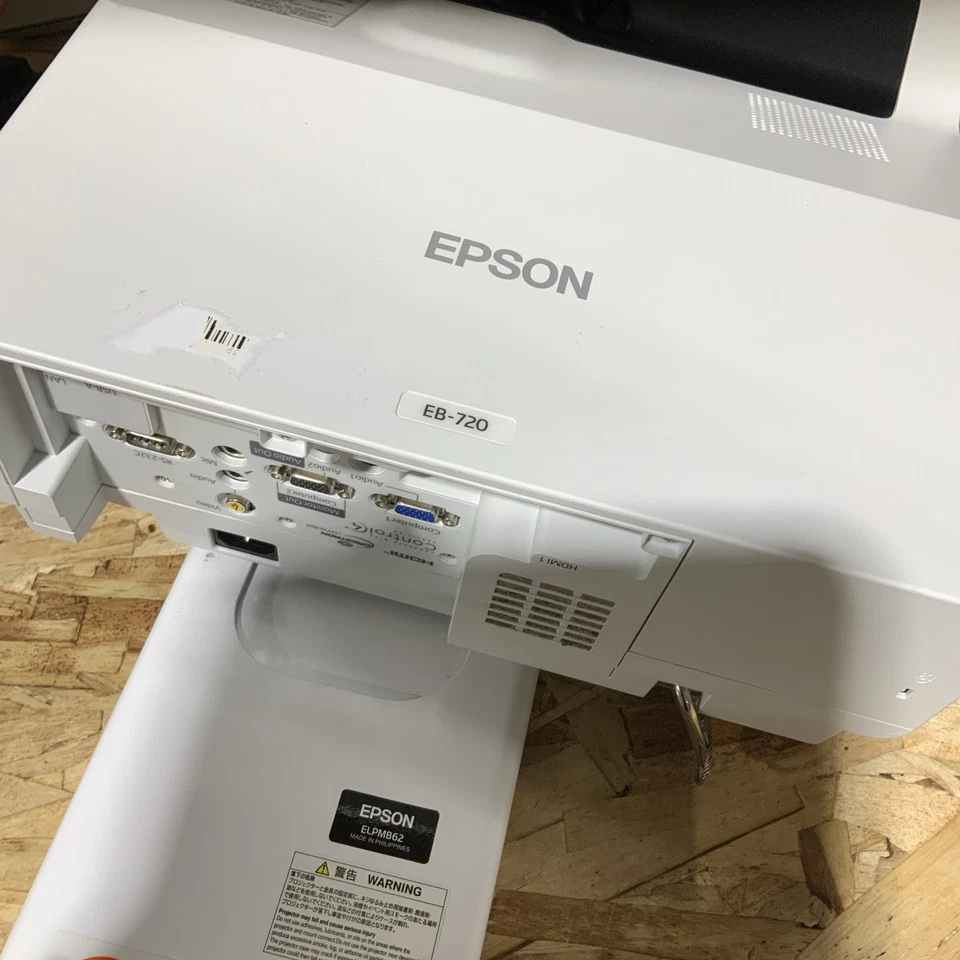 Proyector láser Epson EB-720 3800 lúmenes XGA 20K horas de vida 2.500 horas usado Foto 4 de 4