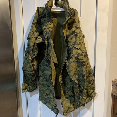 Marine Corps APECS GoreTex Parka Jacket   MARPAT     USMC / One Cigarette Burn