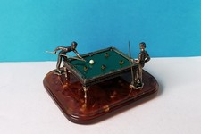 Billard-Spieler am Tisch Miniatur Messing Metallfigur rekonstituiertem Bernstein