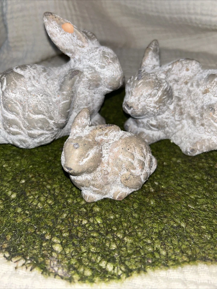 Juego de 3 conejos de piedra sintética con estera de hierba | Estatuillas de jardín decoración rústica Foto 3 de 4