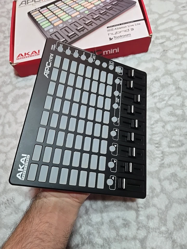 AKAI PROFESSIONAL mini Multifunctional Compact Ableton Live Controller Hybrid 3 - Image 4 of 4